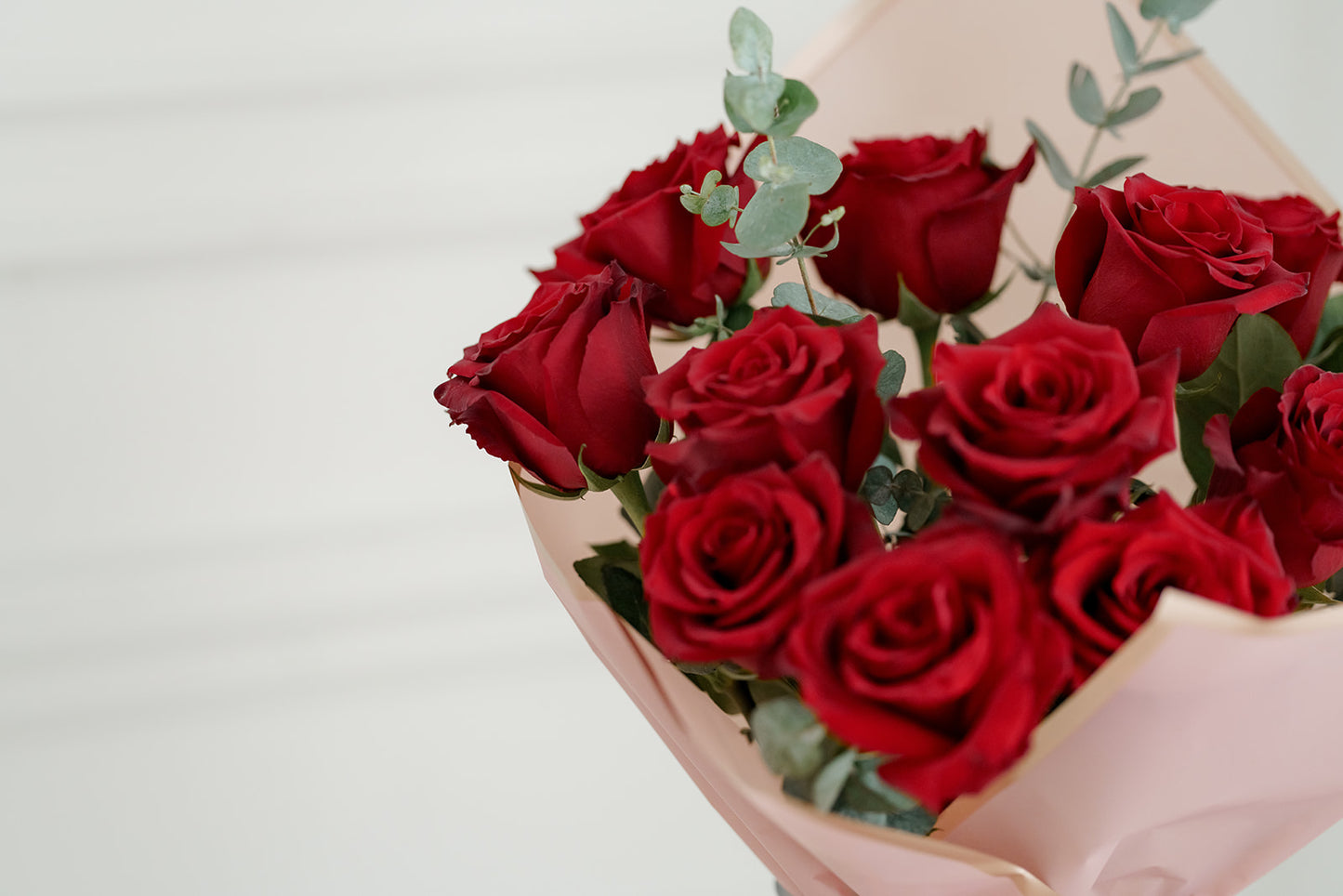 Scarlet Red Dozen Roses Bouquet