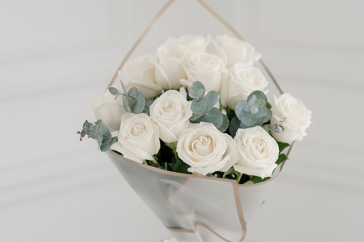 Pearl White Dozen Roses Bouquet