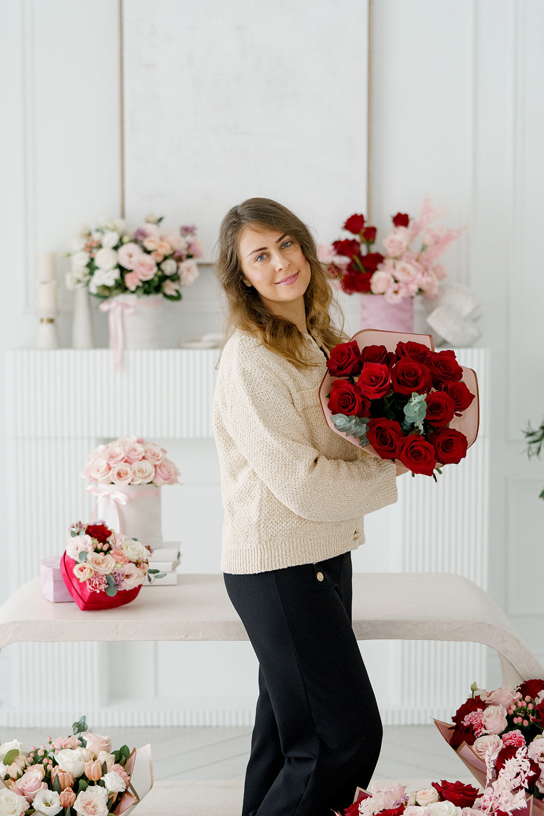 Scarlet Red Dozen Roses Bouquet