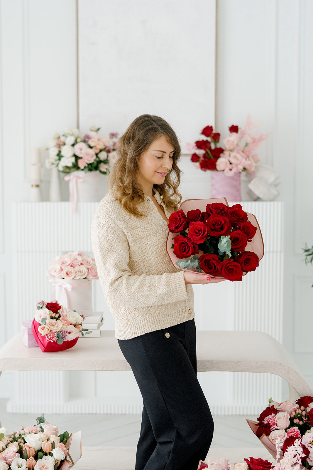 Scarlet Red Dozen Roses Bouquet